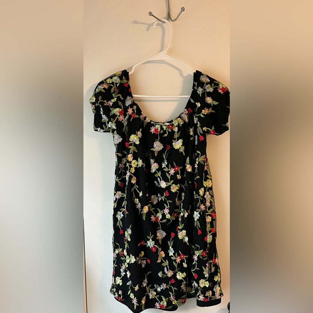 Urban Outfitters Kimchi Blue Embroidered Floral Off-The-Shoulder Mini Dress - L
